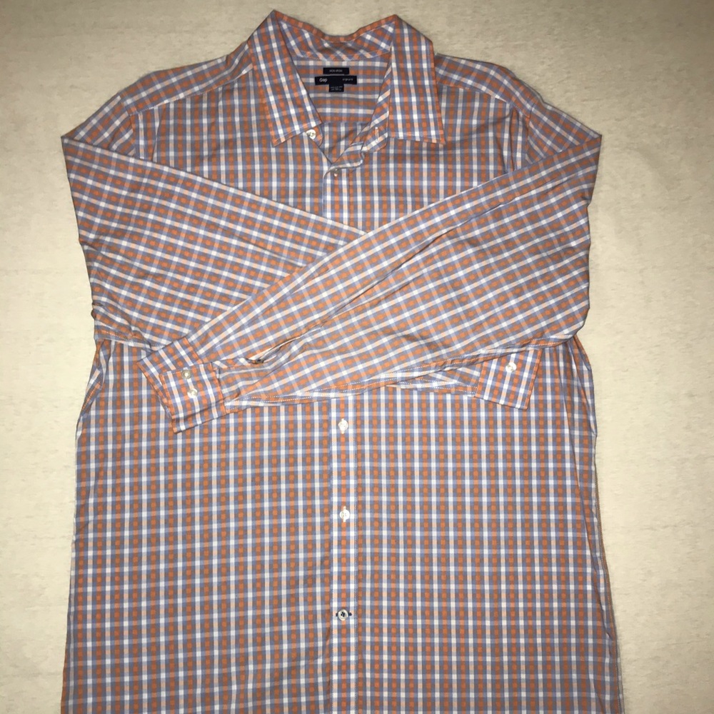 Men’s button-down longsleeve